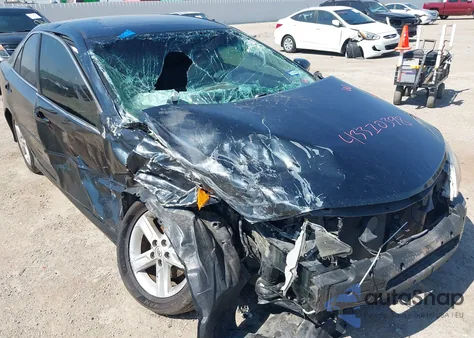 2014 Toyota Camry Se z USA, uszkodzony, nr VIN 4T1BF1FK8EU387561